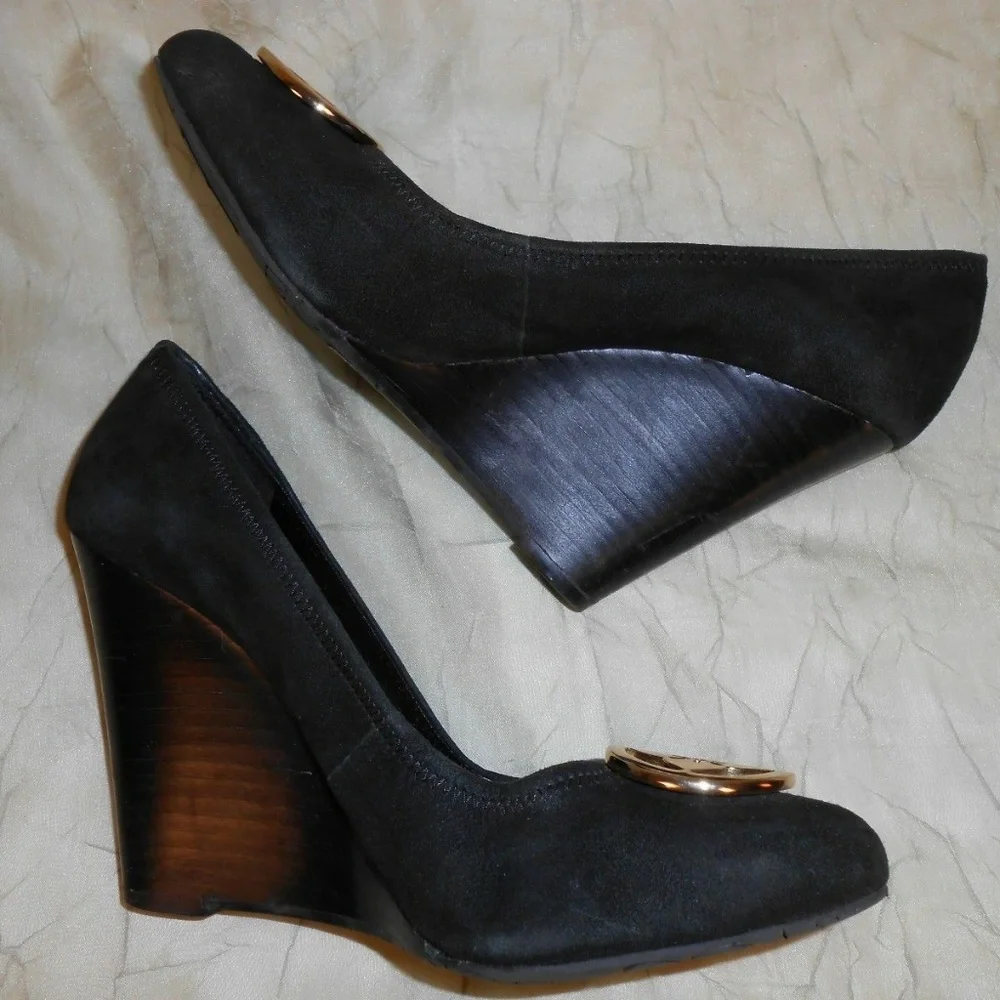 BCBGeneration‎ Gold Medallion Black High Heel Wedge Pump Suede Shoes Size 10